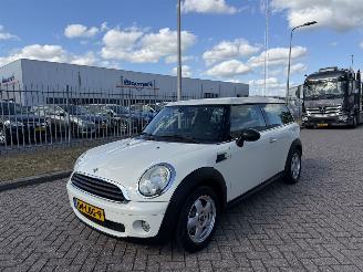 uszkodzony samochody osobowe Mini Clubman 1.4 70 kw AIRCO 2010/3