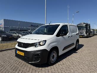 Schade bestelwagen Peugeot Partner 1.5 HDI 96 Kw AUT. 2x schuifdeur 2022/4