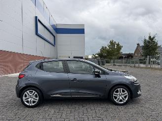 krockskadad bil auto Renault Clio 0.9 TCe 66kw AIRCO 2018/4