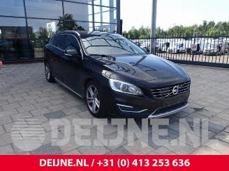 demontáž osobní automobily Volvo V-60 V60 I (FW/GW), Combi, 2010 / 2018 2.4 D6 20V Plug-in Hybrid AWD 2013/12