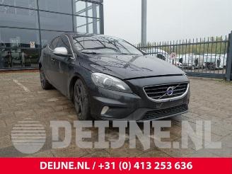 Coche siniestrado Volvo V-40 V40 (MV), Hatchback 5-drs, 2012 / 2019 2.0 D2 16V 2015/11