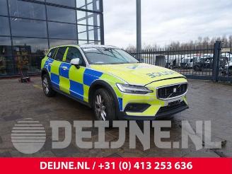 Purkuautot passenger cars Volvo V-60 V60 Cross Country II (ZZ), Combi, 2018 2.0 B4 16V Mild Hybrid AWD 2023/1