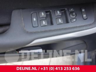 Volvo V-40 V40 (MV), Hatchback 5-drs, 2012 / 2019 2.0 D3 16V picture 21