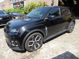 Vaurioauto  passenger cars Renault 5 E-Tech Electric 150 Comfort Range Techno 2025/10