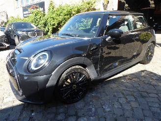Vaurioauto  passenger cars Mini Cooper SE Mini 3-trg. Cooper SE Classic Trim 2022/7