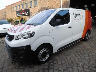 Vaurioauto  passenger cars Peugeot Expert Kasten Premium 2024/1