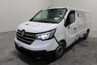 krockskadad bil auto Renault Trafic  2023/5