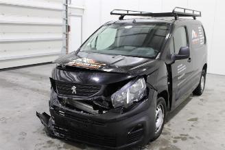 Damaged car Peugeot Partner  2020/6