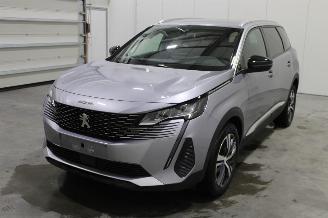 Damaged car Peugeot 5008  2024/4