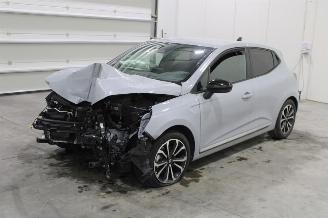 Vaurioauto  passenger cars Renault Clio  2023/9