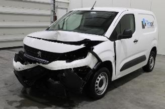 krockskadad bil auto Peugeot Partner  2022/7