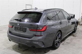 BMW 3-serie 330 picture 3
