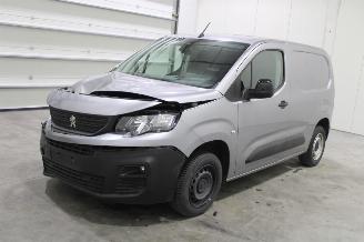 Vaurioauto  passenger cars Peugeot Partner  2023/5