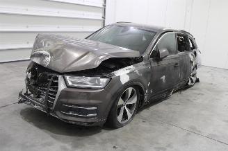Vrakbiler auto Audi Q7  2018/9