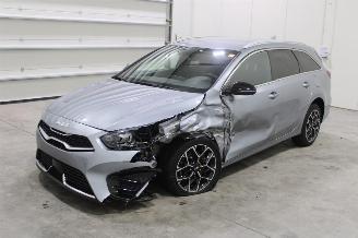 krockskadad bil auto Kia Cee d cee'd 2024/4