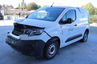 krockskadad bil auto Peugeot Partner  2023/7