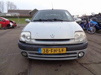 Tweedehands auto Renault Clio Clio II (BB/CB/SB) Hatchback 1.2 (D7F-720) [43kw]  (09-1998/10-2007) 2000/4