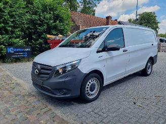 dañado vehículos comerciales Mercedes eVito 112 66KW L2 Airco Navi Camera 2023/10
