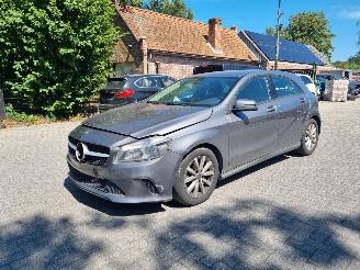 skadebil auto Mercedes A-klasse 180d Airco Navi Camera 2017/8