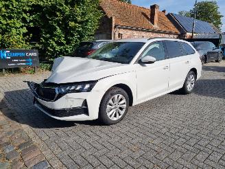 krockskadad bil auto Skoda Octavia 1.5 TSI Aut. Bussines Ed. 2025/12
