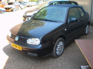 Vaurioauto  passenger cars Volkswagen Golf cabrio 2001/1