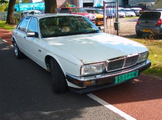 Coche accidentado Jaguar Sovereign  1988/8
