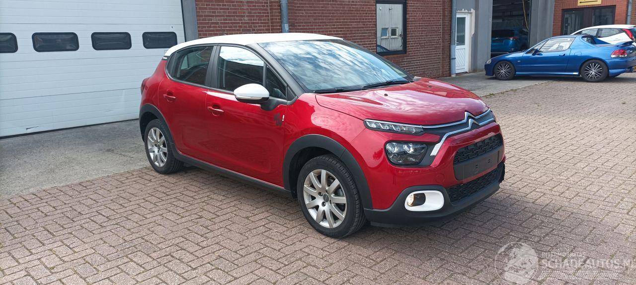 Citroën C3 You! Uitvoering 1.2-benzine 2-Tone Pearl metallic lak Full-Led koplampen Led verlichting Mistlampen Dab Radio elektrische buitenspiegels met verwarming Centrale vergrendeling met afstandsbediening Start-Stop systeem Drivelane assistent Stoelverwarming Lic