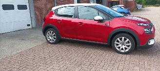 Citroën C3 You! Uitvoering 1.2-benzine 2-Tone Pearl metallic lak Full-Led koplampen Led verlichting Mistlampen Dab Radio elektrische buitenspiegels met verwarming Centrale vergrendeling met afstandsbediening Start-Stop systeem Drivelane assistent Stoelverwarming Lic picture 2