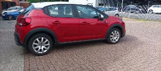 Citroën C3 You! Uitvoering 1.2-benzine 2-Tone Pearl metallic lak Full-Led koplampen Led verlichting Mistlampen Dab Radio elektrische buitenspiegels met verwarming Centrale vergrendeling met afstandsbediening Start-Stop systeem Drivelane assistent Stoelverwarming Lic picture 3