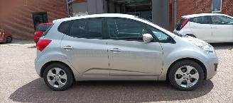 skadebil auto Kia Venga 1.6 Automatik Climatecontrol Keyless-entry Stoelverwarming Leren stuurwiel Armsteun voor Links & Rechts 4xElektrische ramen Elektrische inklapbare buitenspiegels Privacy glas Trekhaak Parkeersensoren achter 16 inch Sportvelgen Mistlampen 2013/8