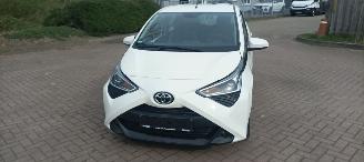 Vaurioauto  passenger cars Toyota Aygo Aygo X Facelift 1.0VVT-i 5-deurs Airconditioning Led Dagrijverlichting Led achterlichten Elektrische ramen Elektrische-spiegels met verwarming Centrale vergrendeling met afstandsbediening Hoogglans buiten design 2018/9