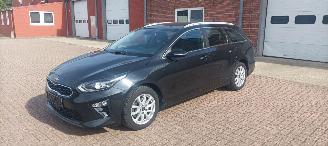 Kia Ceed Bj:09-2018 1.6-Diesel 136pk Full-Led koplampen Navi Leder Memory Sportstoelen Blindspot Drivelane JBL sound 4xStoelverwarming elektrische achterklep Automatische inparkeren keyless Entry Blindspot picture 14