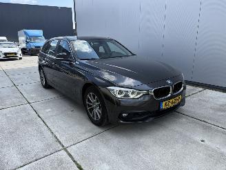 damaged passenger cars BMW 3-serie 318i Centennial Executive NAVI - CLIMA - PDC 2017/2