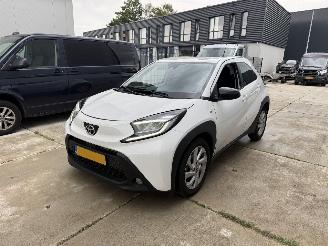 Schadeauto Toyota Aygo X- 1.0 VVT-i MT First CLIMA-CAMERA-CRUISE 2022/9