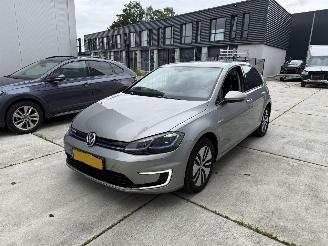 Damaged car Volkswagen e-Golf 100 KW WARMTE POMP-NAVI-LED-CRUISE-136 PK 2019/2