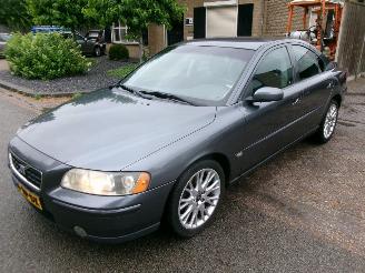 Vaurioauto  passenger cars Volvo S-60 2.4 D 5 MOMENTUM 2005/6