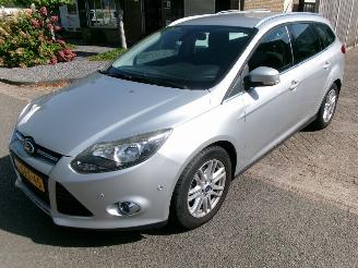 Voiture accidenté Ford Focus 1.0 ECOBOOST EDITION PLUS GEEN SCHADE 2013/11