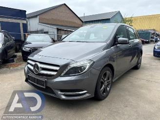 Salvage car Mercedes B-klasse B (W246/W242), Hatchback, 2011 / 2018 1.6 B-180 BlueEFFICIENCY Turbo 16V 2012