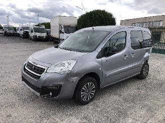 Voiture accidenté Peugeot Partner TEPEE  1.2 2017/3