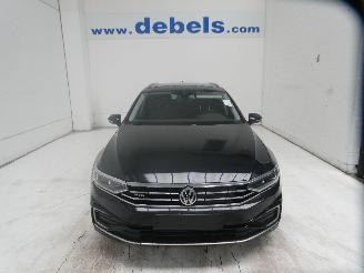 damaged passenger cars Volkswagen Passat GTE 2020/2
