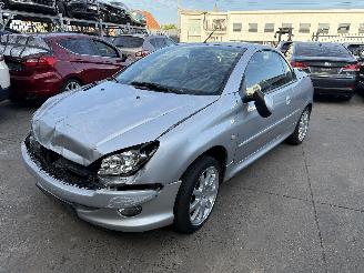 Schadeauto Peugeot 206 1.6 CABRIOLET 2003/7