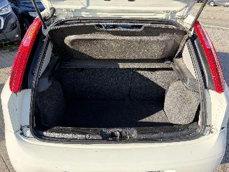 Fiat Punto 1.2I picture 18
