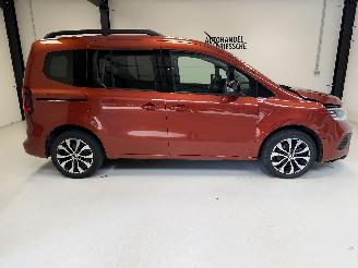 Damaged car Renault Kangoo TECHNO/ 24/10/2023 2023/10