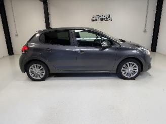  Peugeot 208 SIGNATURE 2019/12