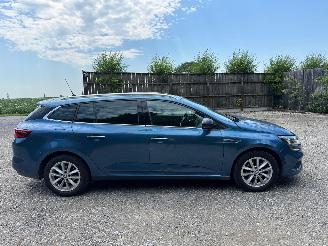 Vaurioauto  passenger cars Renault Mégane IV GRANDTOUR 2018/5