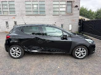 damaged passenger cars Renault Clio LIMITED 2018/10