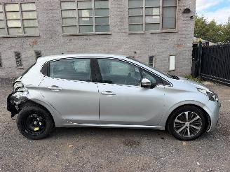 damaged passenger cars Peugeot 208 ALLURE 2018/4