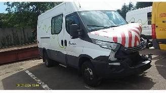 krockskadad bil vrachtwagen Iveco Daily 50 C .. 2017/8