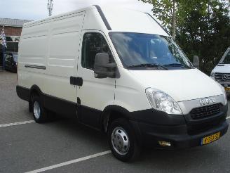 skadebil bedrijf Iveco Daily DUBBELE LUCHT 35C-13V AIRCO 2014/8