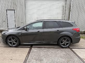 Ford Focus 1.0 ST-Line picture 2